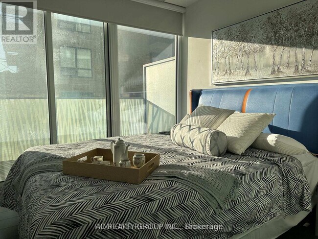 Photo - 42 Charles St E Unité 904