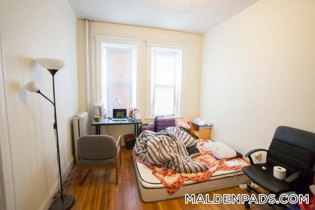 Building Photo - 17-19-19 Washington St S