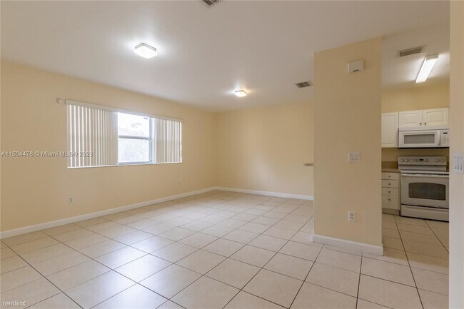 Photo - 3 br, 2 bath House - 1555 NE 33rd Rd # 113...