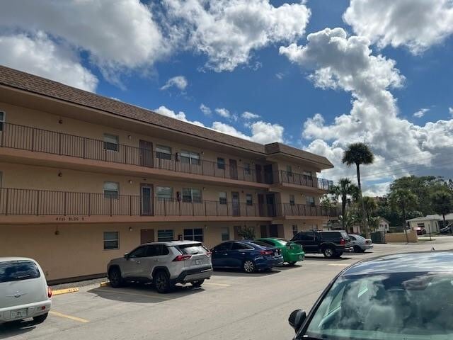 Building Photo - 4191 NW 26th St Unit 354