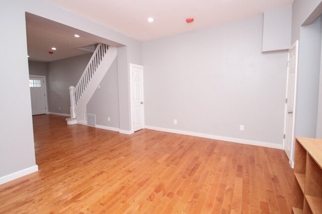 Photo - 3831 N Sydenham St