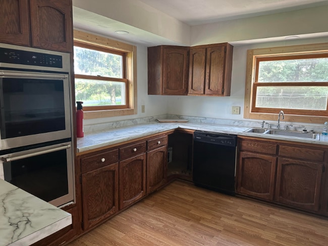 Photo - 125 County Line St