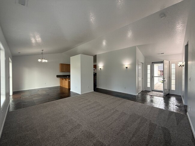 Photo - 3 bed, 2 bath- Kennewick Location!