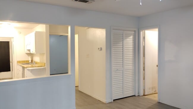 Building Photo - 755 Burcale Rd Unit F1