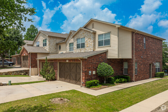 Building Photo - Oaks Estates of Coppell Rental