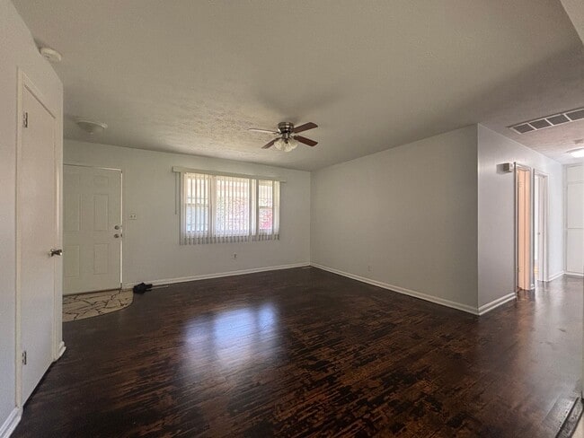 Photo - Beautiful 3 bedroom 1 bath house!