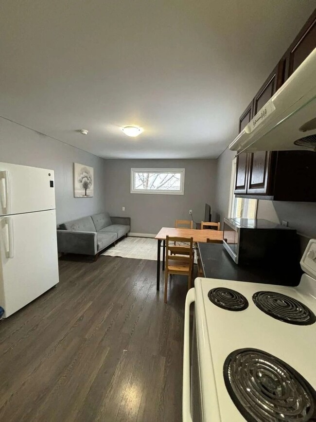 Photo - 225 N River Rd