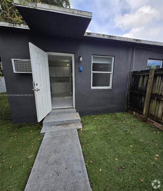 Building Photo - 426 NW 14th Ave Unit 4 Rental