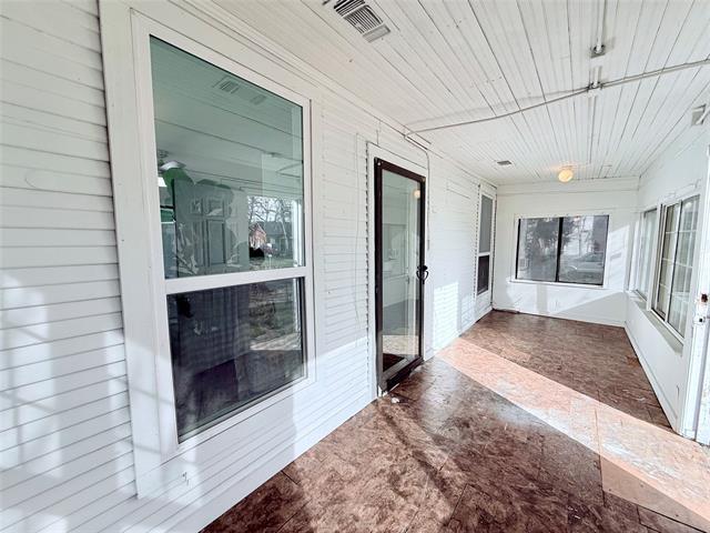 Photo - 727 W Day St