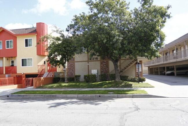 2314/2316 N. Catalina St.