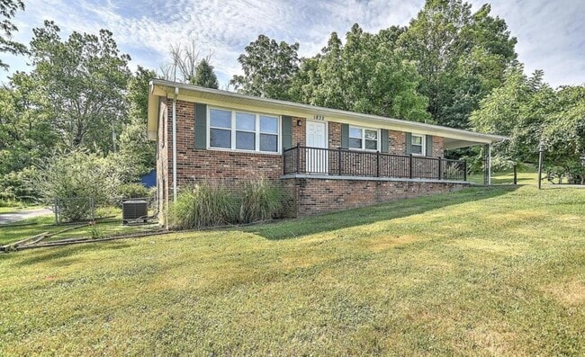 Photo - 1832 W Lakeview Dr