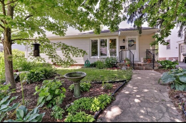 Photo - 708 E Washington St House