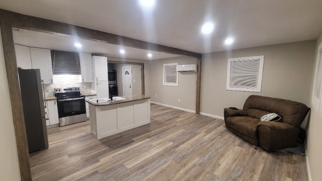 Photo - 206 W Chester St