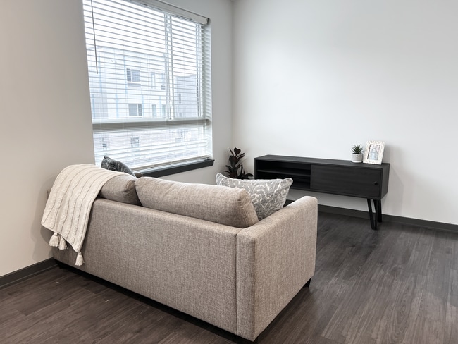 Modelo Signature - Sala de estar.png - AYR Apartments