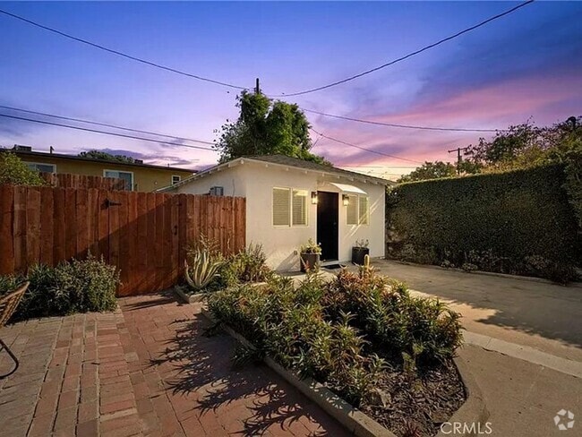 Building Photo - BRAND NEW 1BR + 1BA ADU / IN UNIT LAUNDRY ... Rental