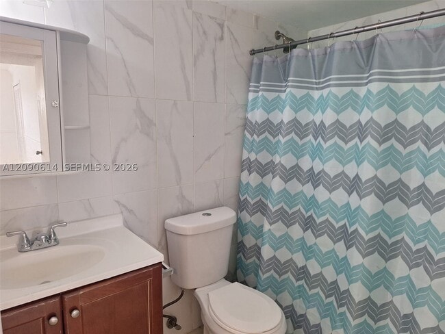 Building Photo - 1300 W 53rd St Unit 38