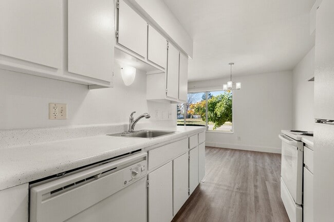 Updated Kitchens - Carriage Park Apartments - Dearborn Heights, MI