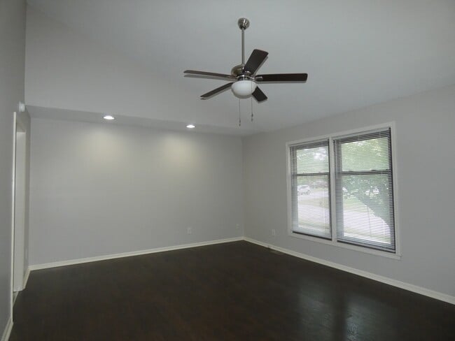 Photo - 8502 Orchard St
