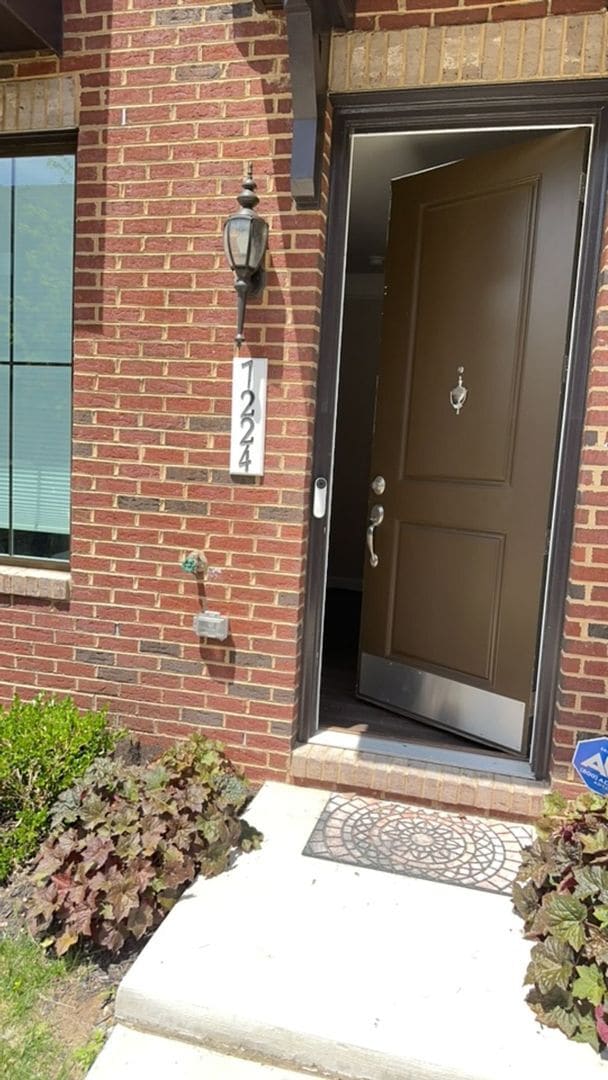 Photo - Beautiful contemporary TH in desirable North Hill