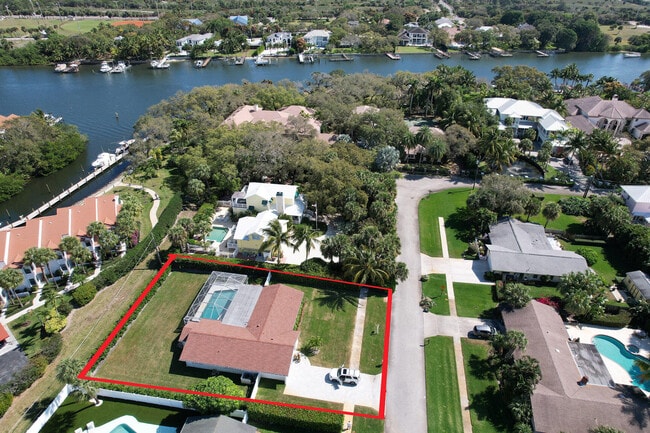 Photo - 2289 Windsor Rd