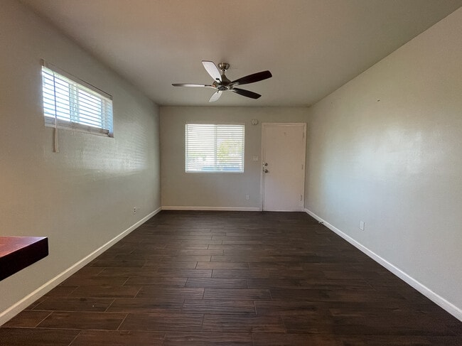 Living room - 4615 N 14th St Unit B