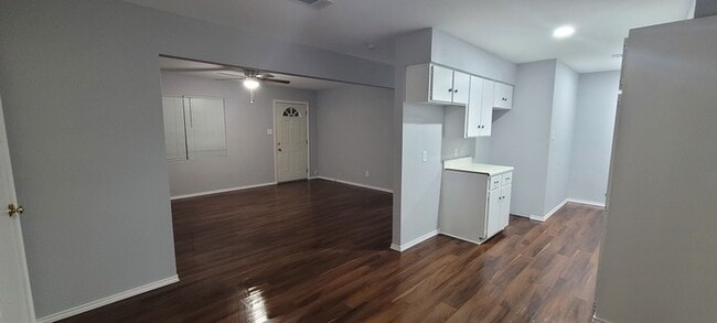 Photo - 326 S Sealy Ave