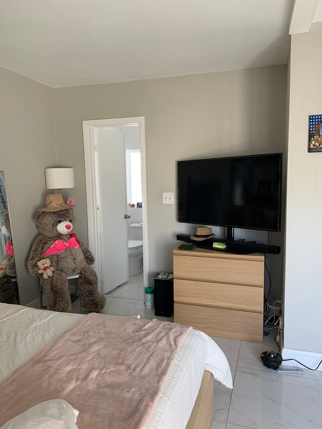 Photo - 727 N Highland Dr Unit Studio Rental