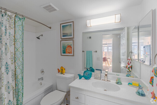 2BR, 2BA - 1,013SF - Bathroom