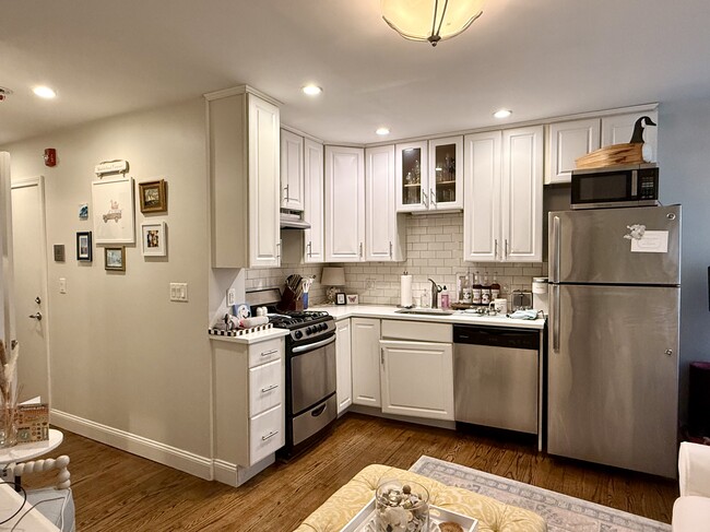 Building Photo - 18 Stillman St Unit 3 Rental