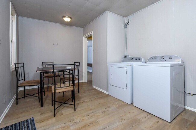 Photo - 4 bedroom in South Side