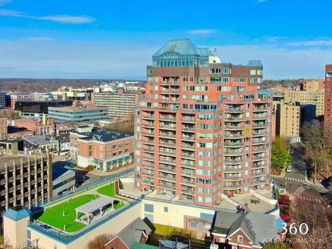 Building Photo - 25 Forest St Unit APT 3L