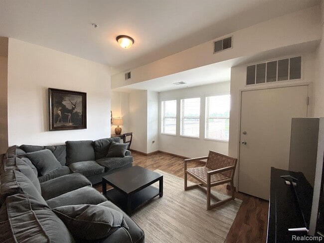 Photo - 134 N Leroy St Unidad 406