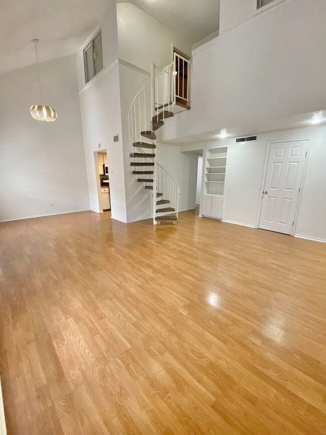 Photo - WATERFORD WEST CAMPUS - 4 BEDROOM - $2800 Unit 301