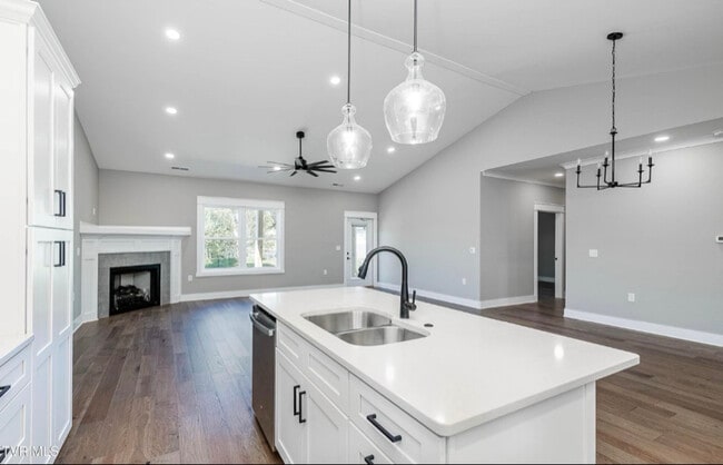 Photo - 609 Bittersweet Trl