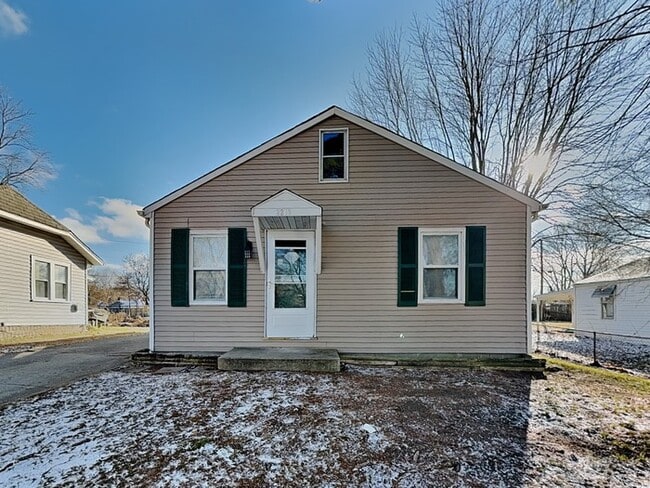 Building Photo - 2219 Whalen Ave