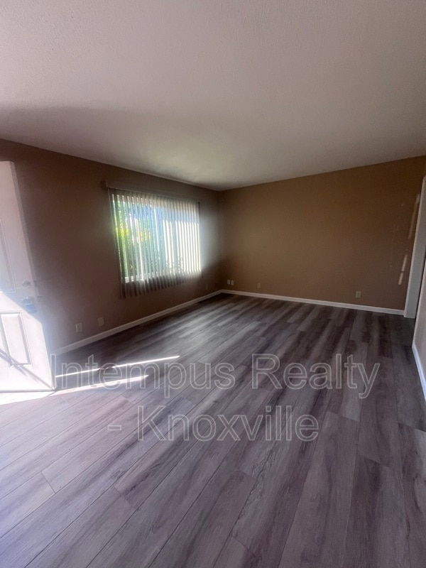 Photo - 405 Iroquois Ln