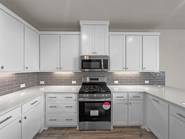 Photo - 8876 Samara St