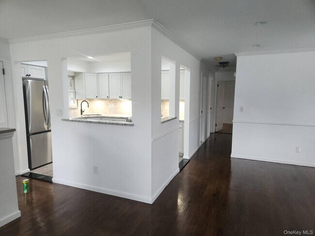 Photo - 147 Connetquot Rd