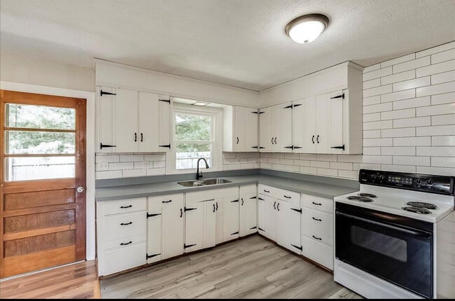Photo - 205 Switzer Rd