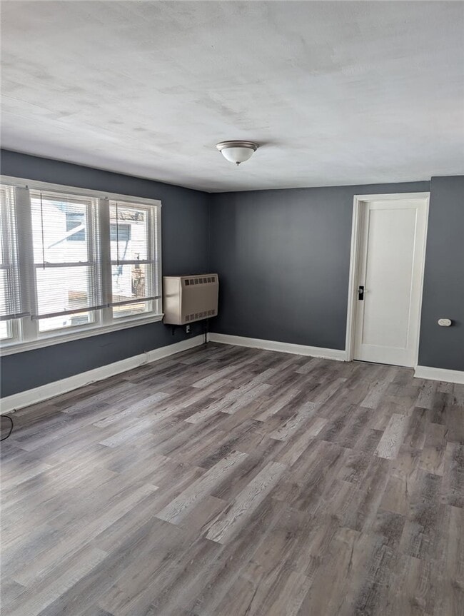 Photo - 105 Ontario St