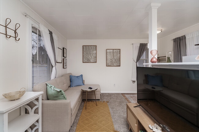 Photo - 1715 3rd St W