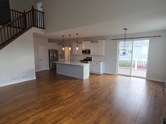 Photo - Like New 5 bedroom Pewaukee home in Broken...