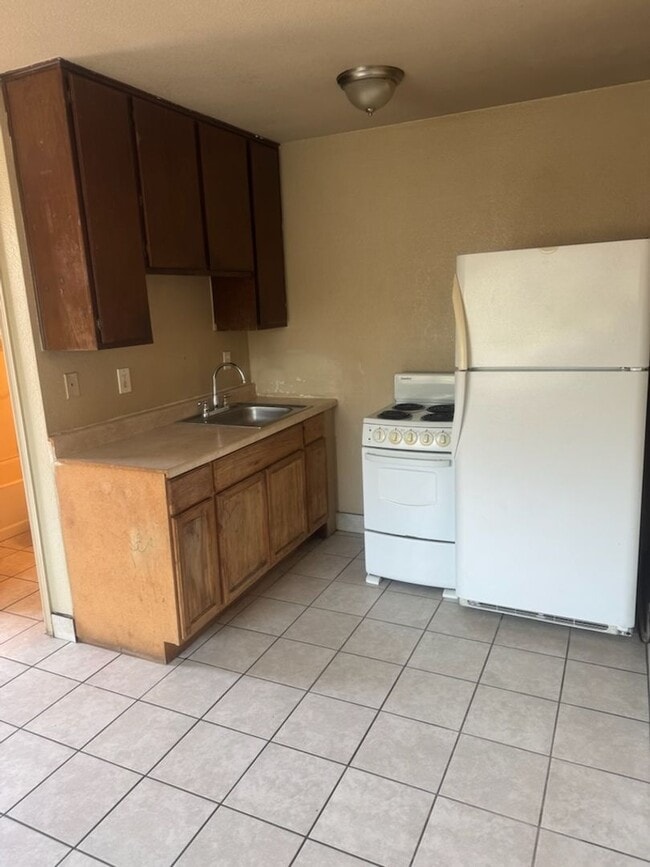 Building Photo - 1460 E Davidson St Unit D Rental