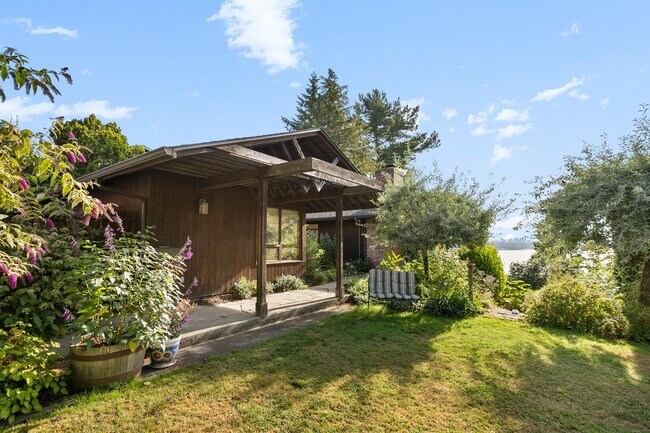 Photo - 4Bd/2.75Ba Seattle House
