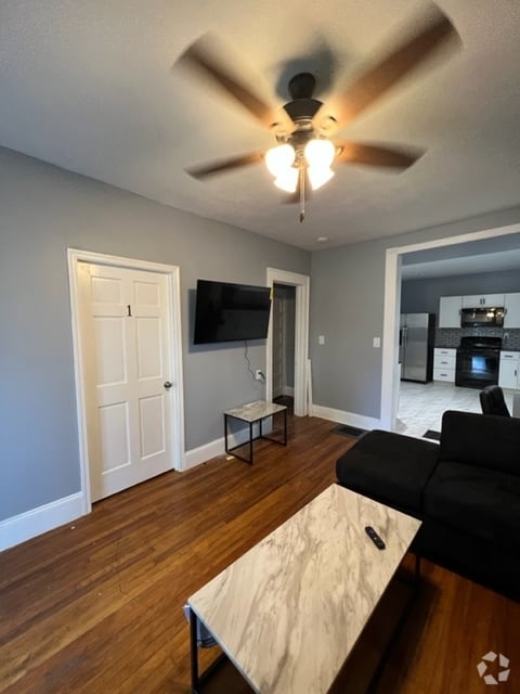 Building Photo - 2320 E Genesee St Rental