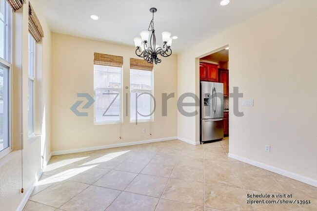 Photo - 704 Moore Way