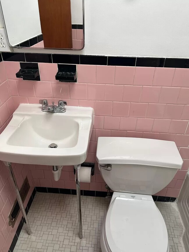 Photo - 708 Umbra St