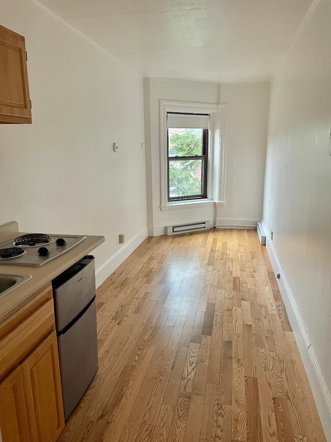 Building Photo - 1064 Beacon St Unit 14