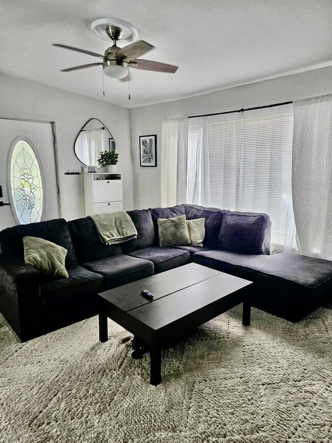 Building Photo - 1434 Overlea St