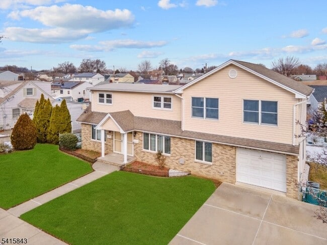 Photo - 190 Martin Ave